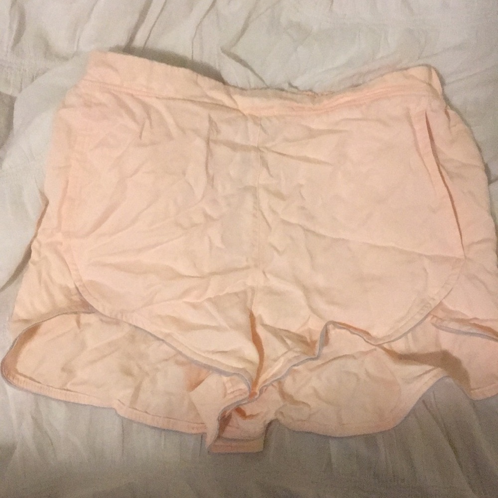 lululemon shorts w/ pockets